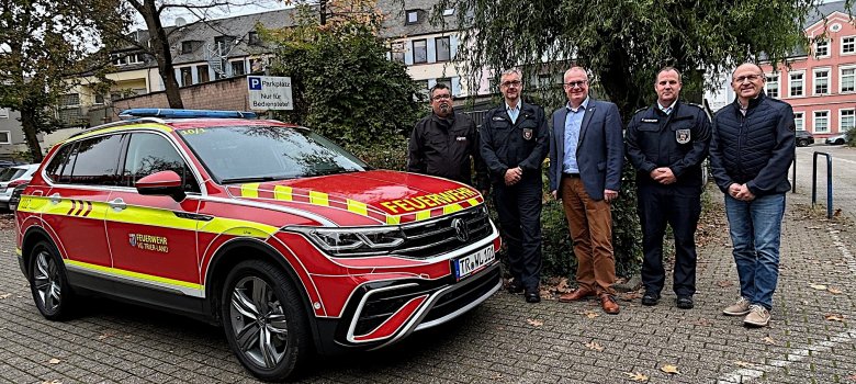 Wehrleitung Trier-Land mit  neuem Kommandowagen 