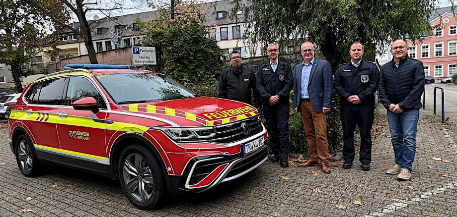 Wehrleitung Trier-Land mit  neuem Kommandowagen 